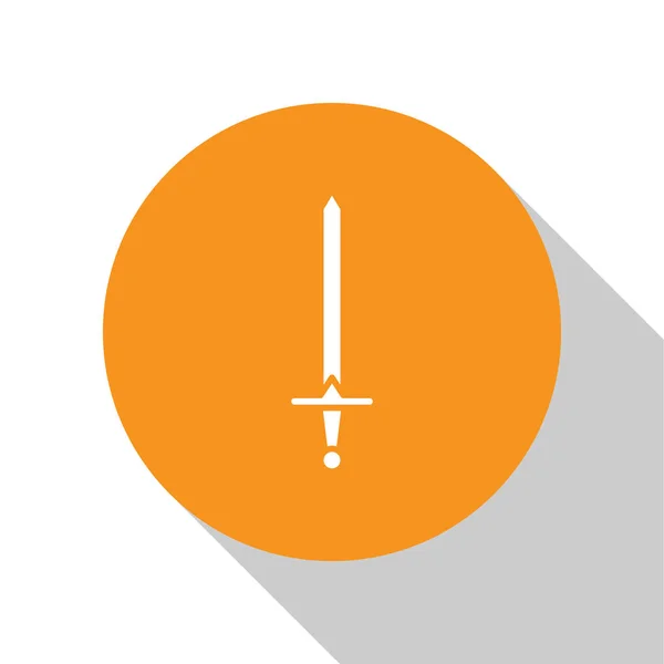 Vit medeltida svärd ikon isolerad på vit bakgrund. Medeltida vapen. Orange cirkelknapp. Vektor Illustration — Stock vektor