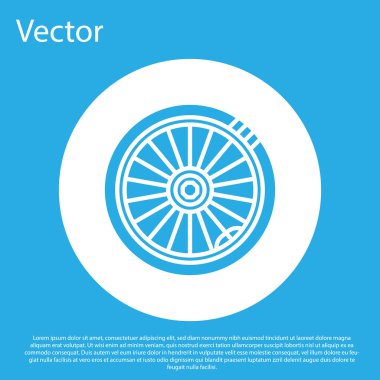 Mavi Araba Tekerleği simgesi mavi arkaplanda izole edildi. Beyaz daire düğmesi. Vektör İllüstrasyonu