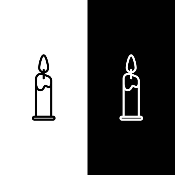 Establecer línea Vela ardiente en el icono del candelero aislado sobre fondo blanco y negro. Vara cilíndrica con llama ardiente. Ilustración vectorial — Vector de stock