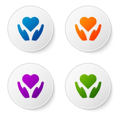 Eldeki renk kalbi simgesi beyaz arkaplanda izole edildi. El çabukluğu aşk sembolü. Sevgililer Günü sembolü. Simgeleri daire düğmelerine ayır. Vektör İllüstrasyonu