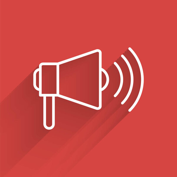 Иконка мегафона белой линии изолирована с длинной тенью. Концепция громкого оповещения. Буллхорн для промоушена. Векторная миграция
