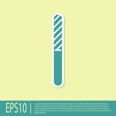 Yeşil Tırnak dosya simgesi sarı arkaplanda izole edildi. Manikür aleti. Vektör İllüstrasyonu