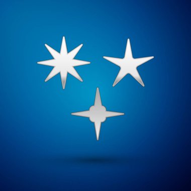 Gümüş Düşen Yıldız simgesi mavi arkaplanda izole edildi. Göktaşı, göktaşı, kuyruklu yıldız, asteroid, yıldız ikonu. Vektör İllüstrasyonu