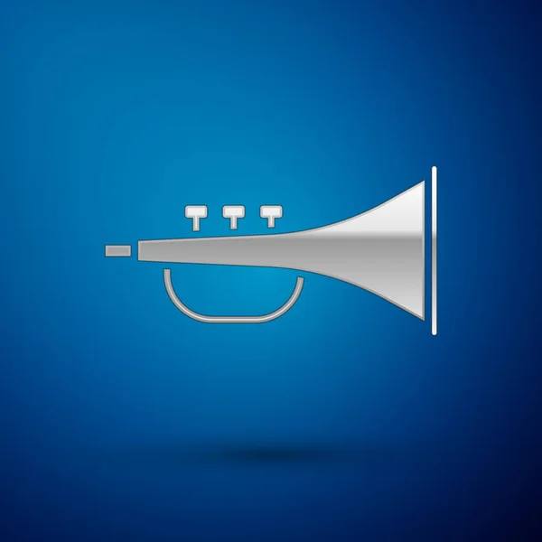 Icono de trompeta de instrumento musical plateado aislado sobre fondo azul. Ilustración vectorial — Archivo Imágenes Vectoriales