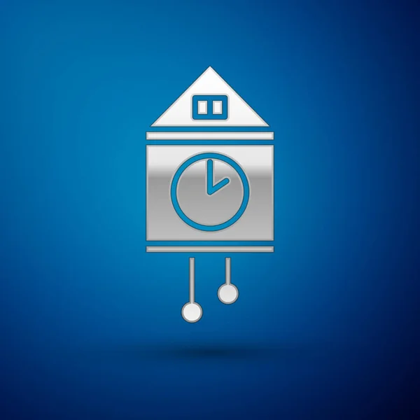 Icono de reloj de pared retro plateado aislado sobre fondo azul. Signo del reloj de cuco. Reloj de péndulo antiguo. Ilustración vectorial — Archivo Imágenes Vectoriales