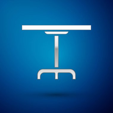 Mavi arka planda gümüş yuvarlak masa simgesi izole edildi. Vektör İllüstrasyonu