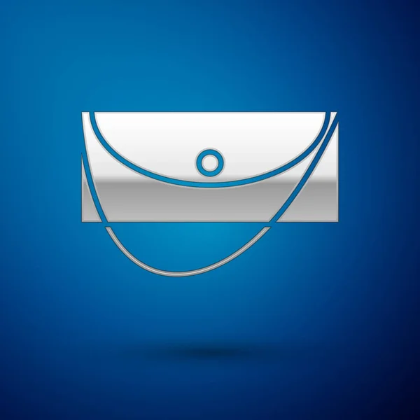 Icono de bolsa de embrague de plata aislado sobre fondo azul. Bolso de embrague de mujer. Ilustración vectorial — Archivo Imágenes Vectoriales