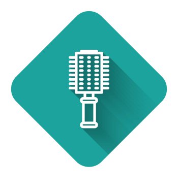 Beyaz çizgi saç fırçası ikonu uzun gölgeli izole edilmiş. Taraklı saç işareti. Berber sembolü. Yeşil kare düğmesi. Vektör İllüstrasyonu