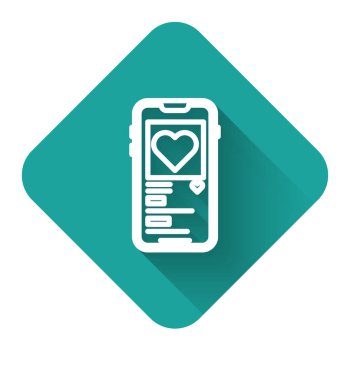 Uzun gölgeli, kalp simgesi olan beyaz çizgi cep telefonu. Sevgililer Günü. Yeşil kare düğmesi. Vektör İllüstrasyonu