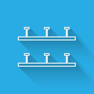 Beyaz çizgi Otomatik sulama sprinkler simgesi uzun gölge ile izole. Sulama ekipmanları. Bahçe elementi. Sprey tabanca simgesi. Vektör İllüstrasyonu