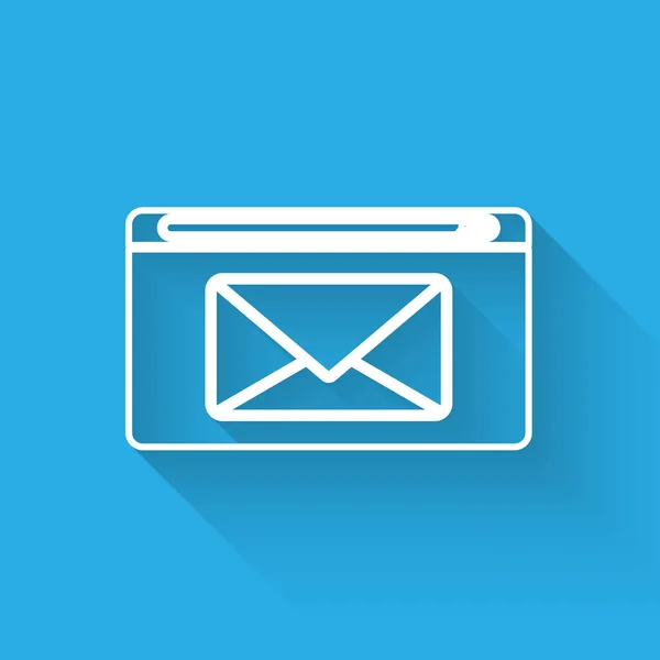 Línea blanca Icono de correo y correo electrónico aislado con sombra larga. Envolvente símbolo e-mail. Señal de correo electrónico. Ilustración vectorial — Vector de stock