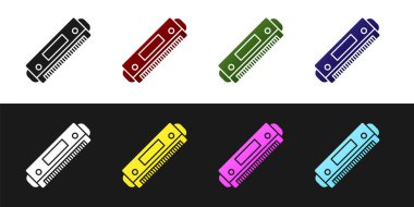 Mızıka simgesini siyah beyaz arkaplanda izole et. Müzik aleti. Vektör İllüstrasyonu