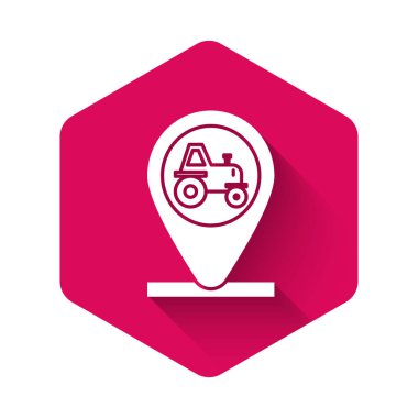 Beyaz traktör ve konum ikonu uzun gölgeli izole edilmiş. Pembe altıgen düğmesi. Vektör İllüstrasyonu