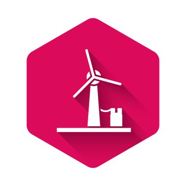 Beyaz Rüzgar türbini ikonu uzun gölgeli izole edilmiş. Rüzgar jeneratörü işareti. Elektrik üretimi için yel değirmeni. Pembe altıgen düğmesi. Vektör İllüstrasyonu
