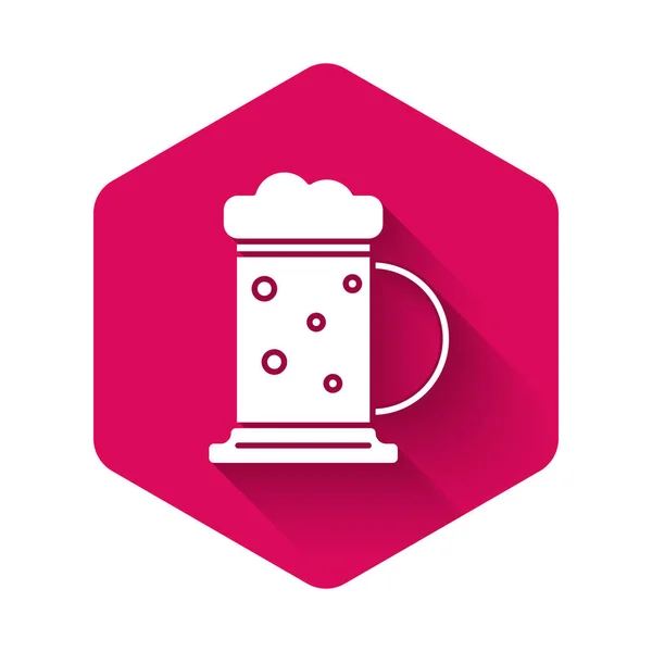 White Wooden beer mug icon isolated with long shadow. Pink hexagon button. Vector Illustration — 스톡 벡터