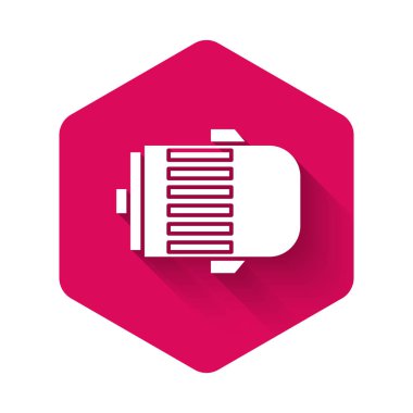 Beyaz Elektrik motor simgesi uzun gölgeli izole edildi. Araba alternatörü. Pembe altıgen düğmesi. Vektör İllüstrasyonu
