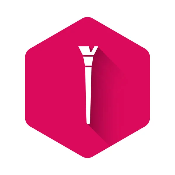Weißes Makeup-Pinsel-Symbol isoliert mit langem Schatten. rosa Sechskantknopf. Vektorillustration — Stockvektor
