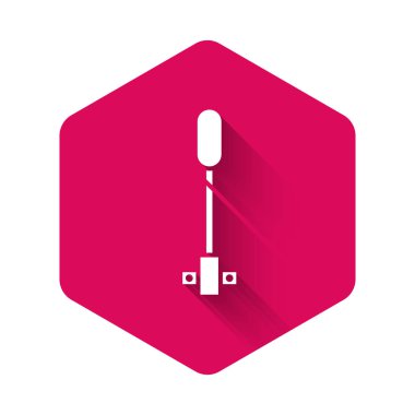 Beyaz Meşale alev ikonu uzun gölgeli izole edilmiş. Sembol ateşi sıcak, alev gücü, alev ve ısı. Pembe altıgen düğmesi. Vektör İllüstrasyonu