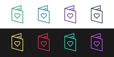 Siyah beyaz arka planda kalp ikonu olan Sevgililer Günü broşürlerini ayarla. Kutlama için davetiye ya da tebrik kartı şablonu. Vektör İllüstrasyonu