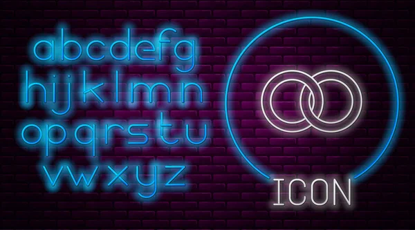 Leuchtende Neon-Linie Trauringe Symbol isoliert auf Backsteinwand Hintergrund. Braut und Bräutigam Schmuckschild. Heirat. Diamantring-Symbol. Neonlicht-Alphabet. Vektorillustration — Stockvektor