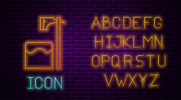 Linha de néon brilhante Machado executor no ícone de bloco de árvore isolado no fundo da parede de tijolo. Enforcado, torturador, executor, atormentador, carniceiro, chefe. Alfabeto claro de néon. Ilustração vetorial — Vetor de Stock