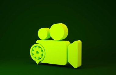 Sarı Film veya Video Kamera ve Vites simgesi yeşil arkaplanda izole edildi. Uygulama, servis konsepti, ayar seçenekleri, bakım, onarım, onarım. Minimalizm kavramı. 3d illüstrasyon 3d canlandırma
