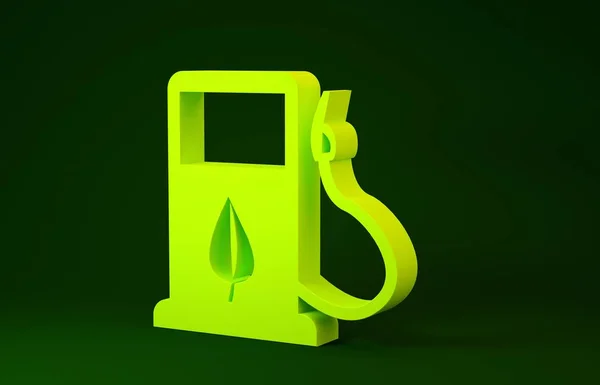 Giallo concetto di biocarburante con ugello di alimentazione e icona foglia isolato su sfondo verde. Distributore di benzina con foglie. Eco rifornimento. Concetto minimalista. Illustrazione 3d rendering 3D — Foto Stock
