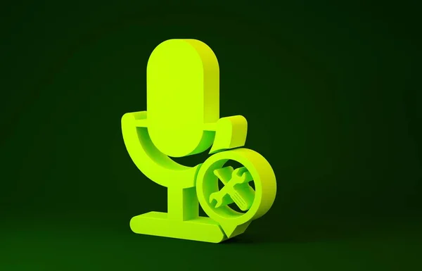 Żółty mikrofon ze śrubokrętem i ikoną klucza na zielonym tle. Regulacja, serwis, ustawienie, konserwacja, naprawa, naprawa. Koncepcja minimalizmu. Ilustracja 3d — Zdjęcie stockowe