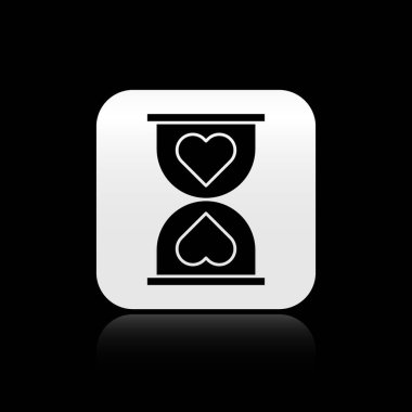 Merkezde siyah arka planda izole edilmiş eski kum saati simgesi var. Sevgililer Günü. Gümüş kare düğme. Vektör İllüstrasyonu