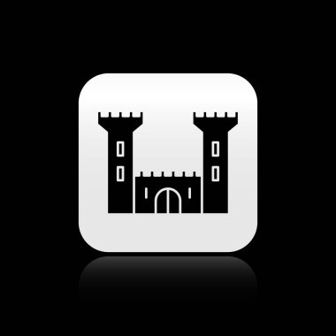 Kara Kale simgesi siyah arkaplanda izole edildi. Kale işareti. Gümüş kare düğme. Vektör İllüstrasyonu