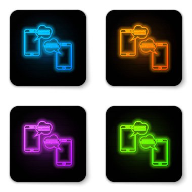 Beyaz arkaplanda izole edilmiş telefon simgesindeki parıldayan neon yeni sohbet mesajları bildirimi. Smartphone sohbet mesajları konuşma baloncukları. Siyah kare düğme. Vektör İllüstrasyonu