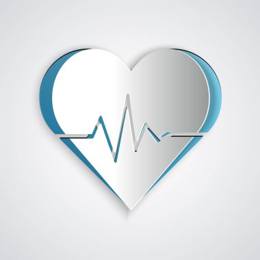 Kağıt kesiği kalp atış hızı simgesi gri arkaplanda izole edildi. Kalp atışı işareti. Kalp atışı ikonu. Kardiyogram simgesi. Kağıt sanatı tarzı. Vektör İllüstrasyonu