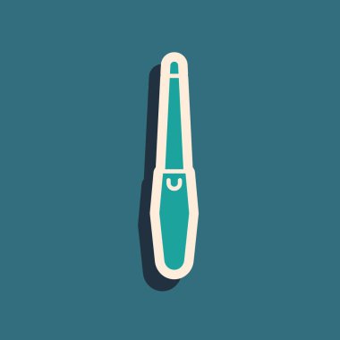 Mavi arkaplanda yeşil tırnak dosya simgesi izole edildi. Manikür aleti. Uzun gölge tarzı. Vektör İllüstrasyonu