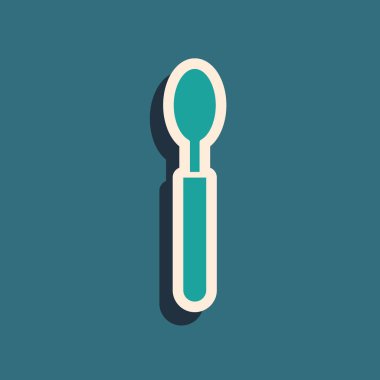 Mavi arkaplanda yeşil kaşık simgesi izole edildi. Mutfak aletleri. Çatal bıçak seti. Uzun gölge tarzı. Vektör İllüstrasyonu