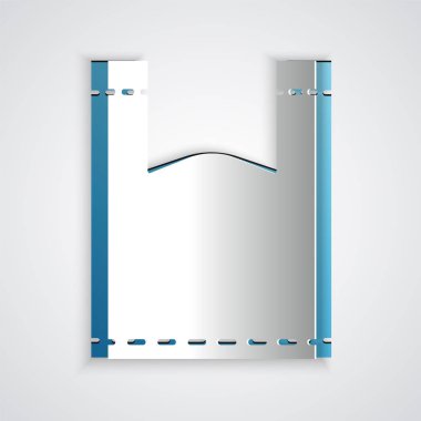 Kağıt kesiği Gri arkaplanda plastik torba simgesi izole. Tek kullanımlık selofan ve politen paket yasaklama işareti. Kağıt sanatı tarzı. Vektör İllüstrasyonu