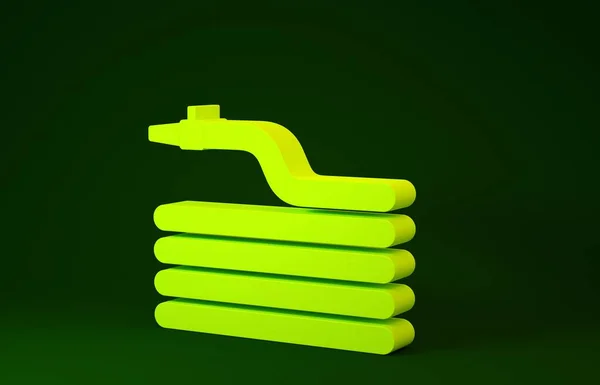 Tuyau d'arrosage jaune ou icône de tuyau d'incendie isolé sur fond vert. Icône de pistolet pulvérisateur. Matériel d'arrosage. Concept de minimalisme. Illustration 3D rendu 3D — Photo