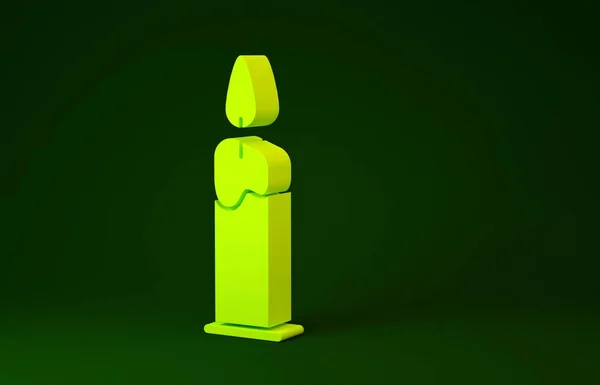 Sarı yanan mum, yeşil arkaplanda izole edilmiş bir şamdan ikonu. Silindirik mum çubuğu ve yanan ateş. Minimalizm kavramı. 3d illüstrasyon 3d canlandırma — Stok fotoğraf