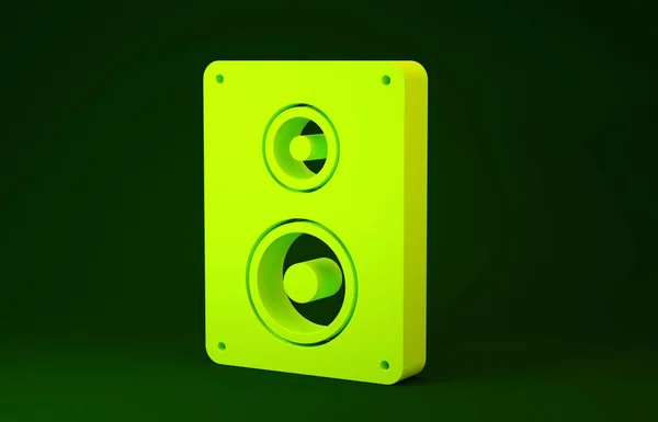 Icono de altavoz estéreo amarillo aislado sobre fondo verde. Altavoces del sistema de sonido. Icono musical. Equipo de altavoz de columna musical bajo. Concepto minimalista. 3D ilustración 3D render — Foto de Stock