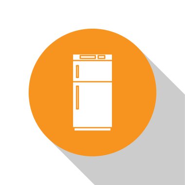 Beyaz buzdolabı simgesi beyaz arkaplanda izole edildi. Buzdolabı buzdolabı. Ev aletleri ve aletler. Turuncu daire düğmesi. Vektör İllüstrasyonu