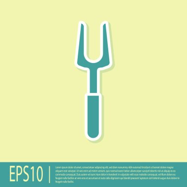 Yeşil Barbekü çatal simgesi sarı arka plan üzerinde izole. Barbekü çatal işareti. Barbekü ve ızgara aracı. Vektör İllüstrasyonu