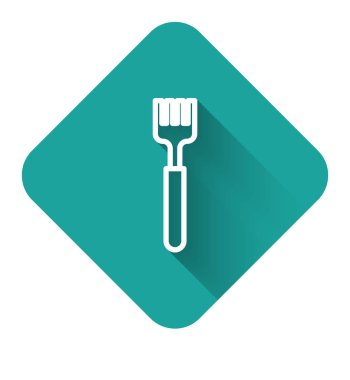 Beyaz çizgi Çatal simgesi uzun gölgeli izole edilmiş. Çatal bıçak sembolü. Yeşil kare düğmesi. Vektör İllüstrasyonu