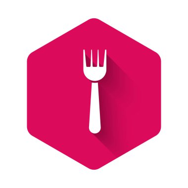 Uzun gölgeli, tek kullanımlık plastik çatal simgesi. Pembe altıgen düğmesi. Vektör İllüstrasyonu