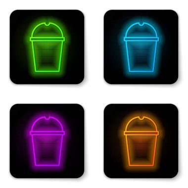 Beyaz zemin üzerinde parlayan neon çizgisi kağıt bardak ve su ikonu izole edildi. Soda bardağı. Taze soğuk içecek sembolü. Siyah kare düğme. Vektör İllüstrasyonu