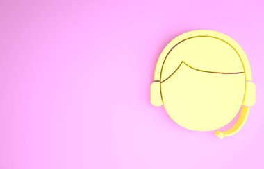 Pembe arka planda izole edilmiş kulaklık simgesi olan sarı adam. Destek operatörü hatta. Çağrı merkezi konsepti, müşteri destek servisi. Minimalizm kavramı. 3d illüstrasyon 3d canlandırma