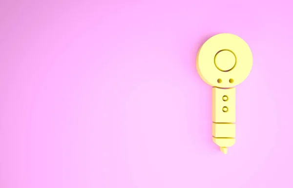 Icona asciugacapelli giallo isolato su sfondo rosa. Asciugacapelli segno. Simbolo di asciugatura. Soffia aria calda. Concetto minimalista. Illustrazione 3d rendering 3D — Foto Stock