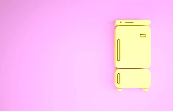 Ícone amarelo do refrigerador isolado no fundo rosa. Frigorífico congelador geladeira. Tecnologia doméstica e electrodomésticos. Conceito de minimalismo. 3D ilustração 3D render — Fotografia de Stock