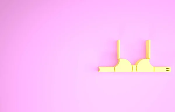 Желтый бюстгальтер значок изолирован на розовом фоне. Женское нижнее белье. Концепция минимализма. 3D-рендеринг — стоковое фото