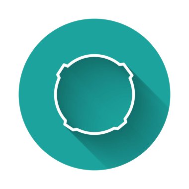 Beyaz çizgi Ay simgesi uzun gölgeli izole edilmiş. Yeşil daire düğmesi. Vektör İllüstrasyonu