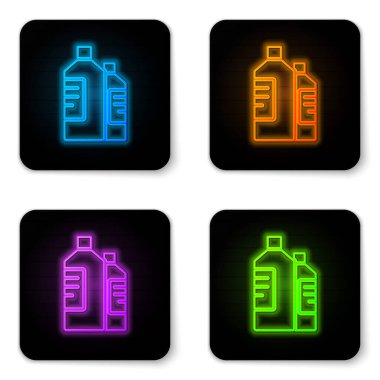 Çamaşır deterjanı, çamaşır suyu, bulaşık deterjanı ya da beyaz arka planda izole edilmiş başka bir temizlik maddesi ikonu için parlayan neon plastik şişeler. Siyah kare düğme. Vektör İllüstrasyonu