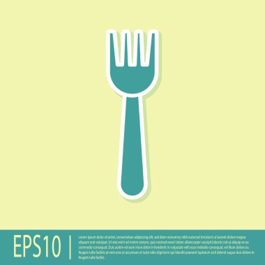 Sarı arkaplanda yeşil tek kullanımlık plastik çatal simgesi var. Vektör İllüstrasyonu